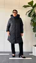 Junge Quilted Shirt Tail Hem Zip Front Coat with Attached Hood in Black