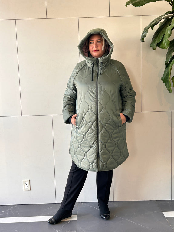 Junge Quilted Shirt Tail Hem Zip Front Coat with Attached Hood in Sage Green