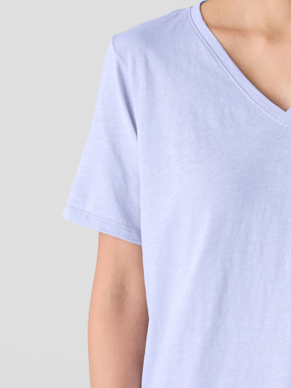 close up front view of Eileen Fisher plus size short sleeve slubby cotton v-neck t-shirt in bellflower color