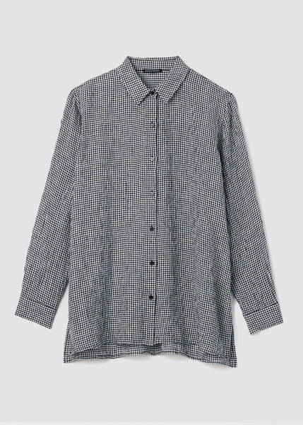 front view of Eileen Fisher puckered Ofganic Linen check classic collar Plus size Easy Shirt in Black/White