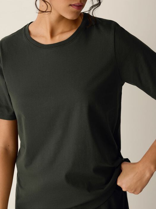 Dark green-black crewneck tee close-up, short sleeves and smooth fabric
