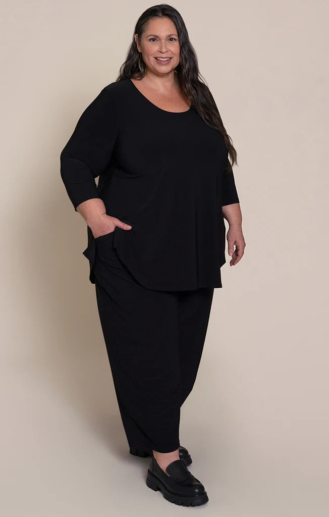 Black scoop-neck tee with 3/4 sleeves and curved hem