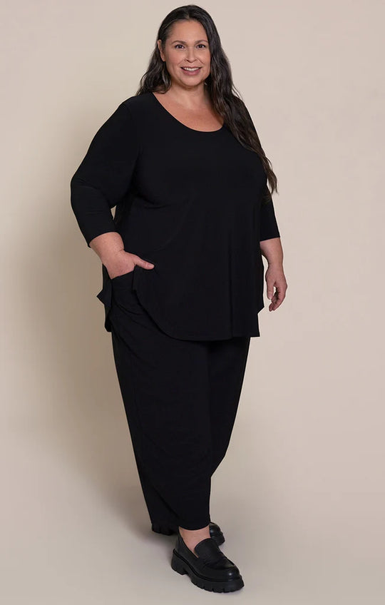 Black scoop-neck tee with 3/4 sleeves and curved hem