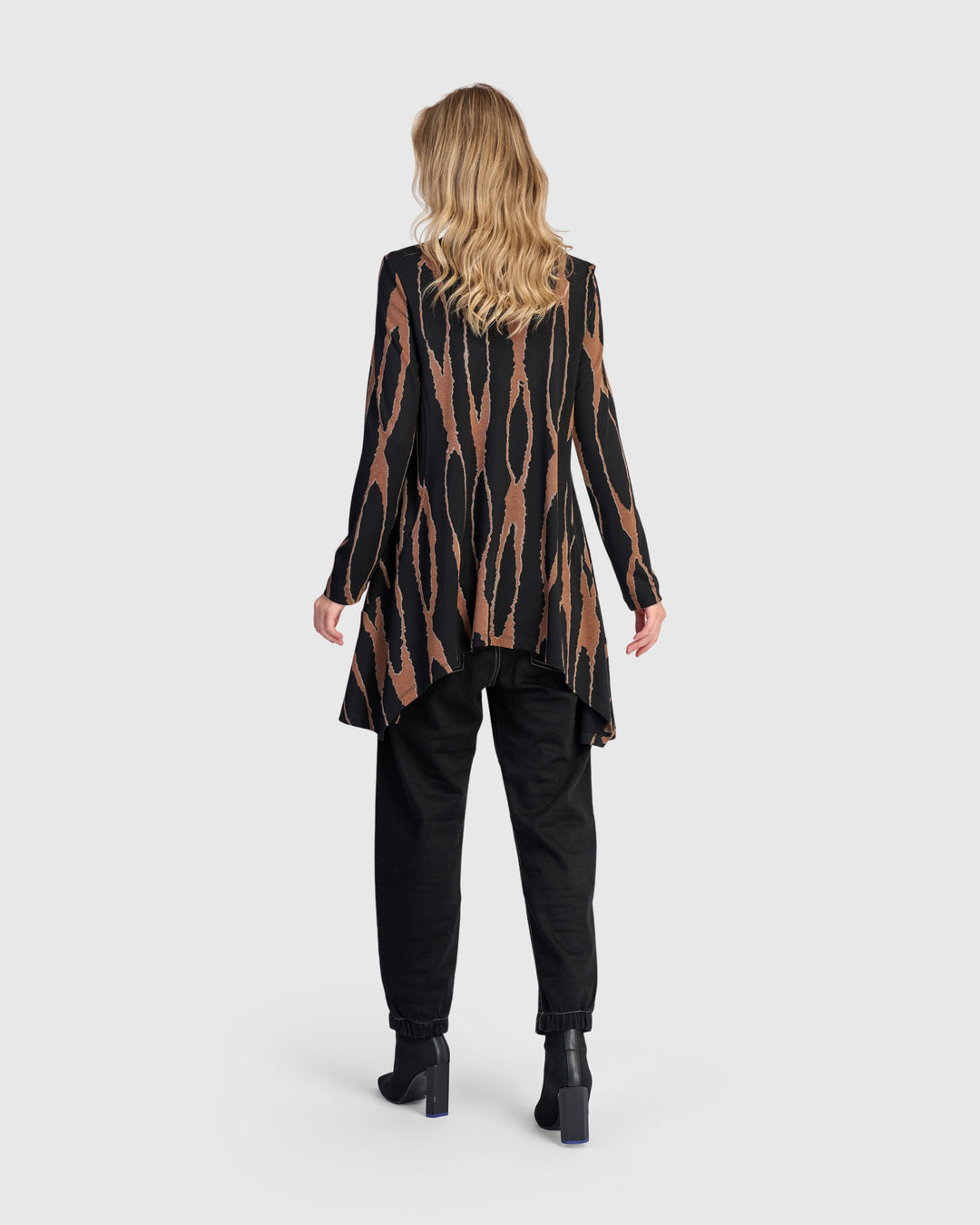 Alembika Long Sleeve Jersey Wood Print Shark Bite Tunic in Wood