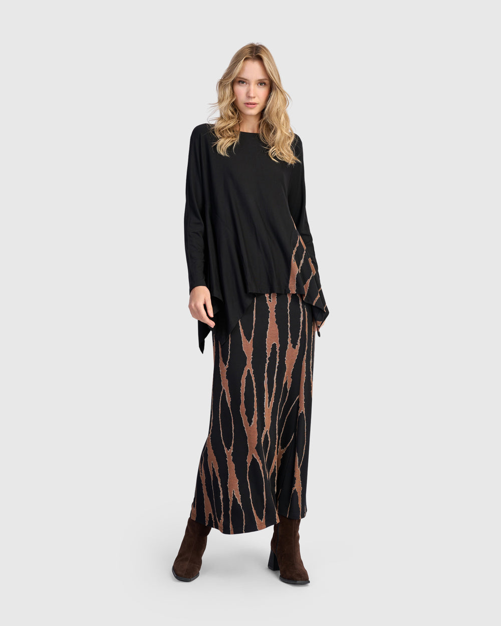 Alembika L/S Jersey Black Tunic with Wood Print insert and Shark Bite Hem in Wood