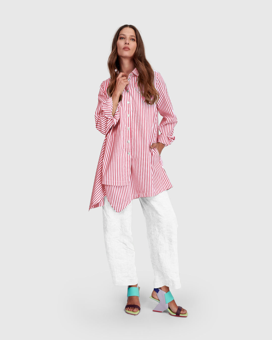 Pink striped cotton shirt with point collar, long sleeves, button front, asymmetrical hem