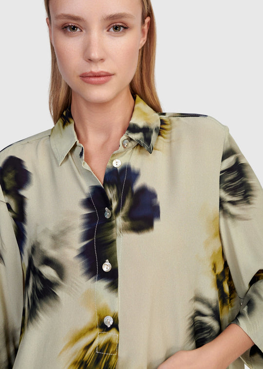 close up of plus size Alembika Floral Button Front with 3/4 Plaquet Sleeve and Front Patch Pocket in Floral