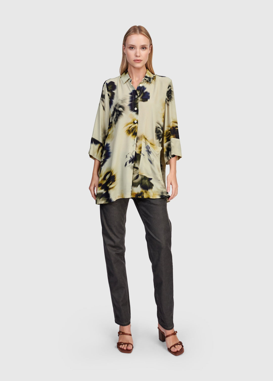 front view of plus size Alembika Floral Button Front with 3/4 Plaquet Sleeve and Front Patch Pocket in Floral
