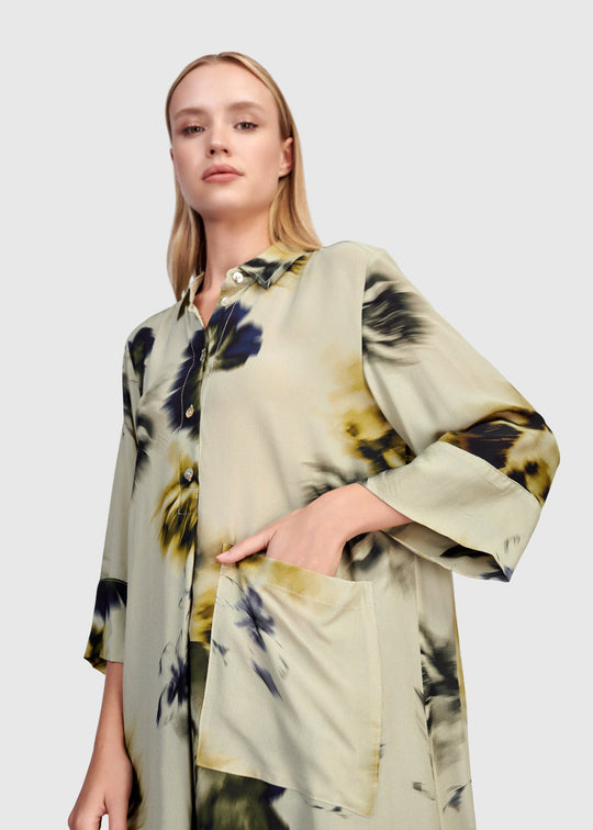 close up front view of plus size Alembika Floral Button Front with 3/4 Plaquet Sleeve and Front Patch Pocket in Floral