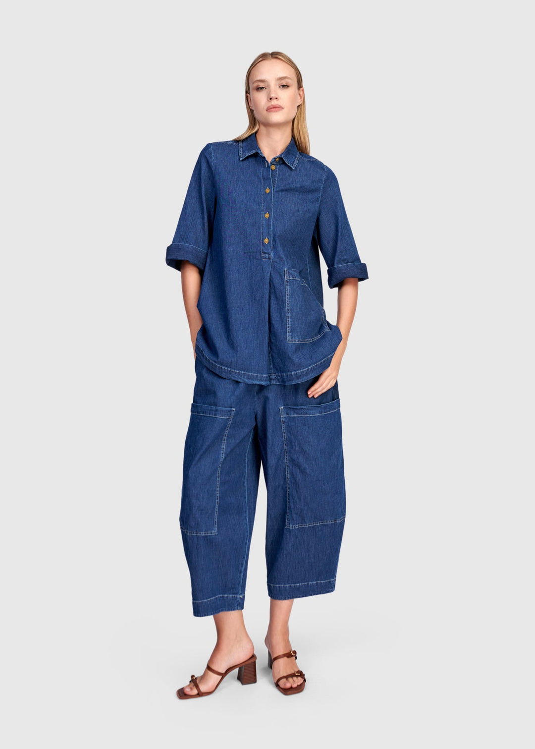 front view of plus size Alembika Denim Pull on barrel Pant in Denim
