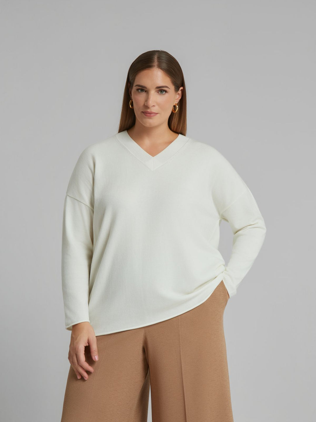 Off white V-neck knit sweater with long sleeves and ribbed hem