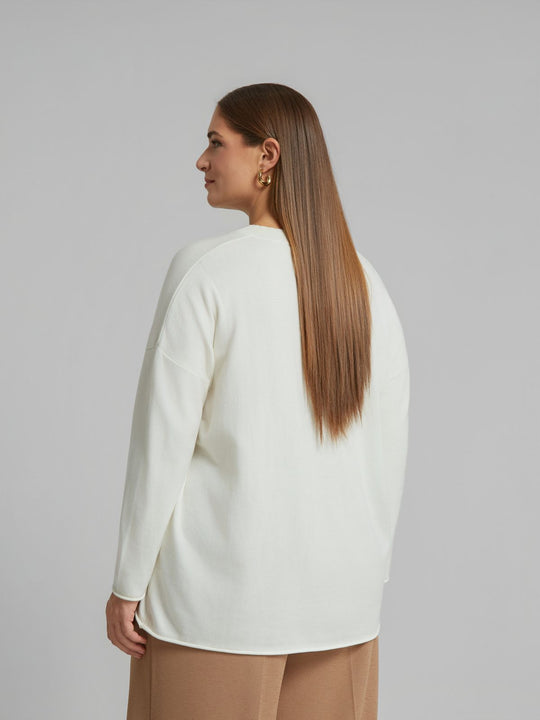 Off white V-neck sweater with long sleeves, slim fit, side view