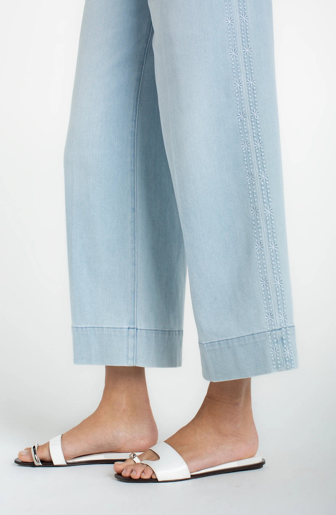 Liverpool Stride Crop Wide Leg Pant with Embroidered Side in Flower Fields