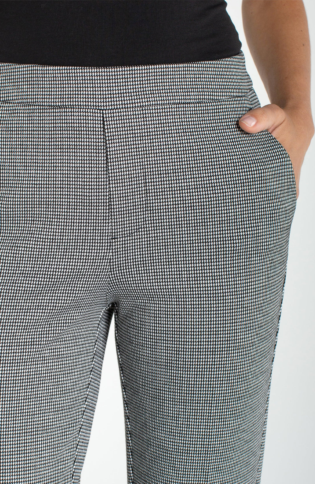 Mini check pull-on pants detail, front pocket and straight seam line, black and white