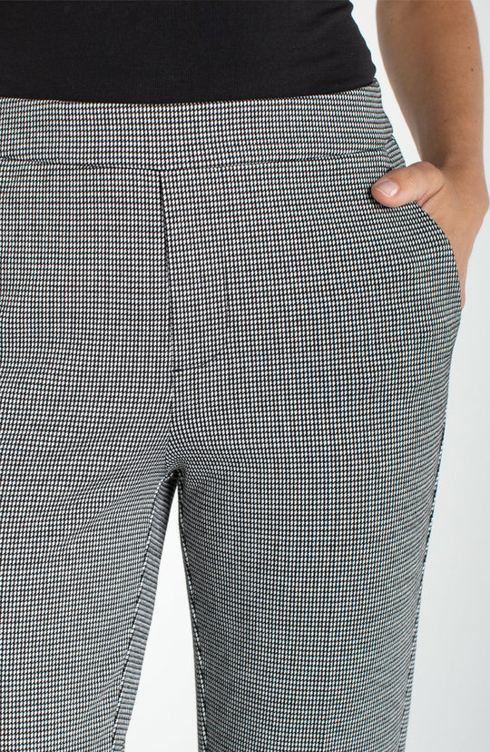 Mini check pull-on pants detail, front pocket and straight seam line, black and white